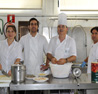 Equipo de cocineros que prepararon la comida